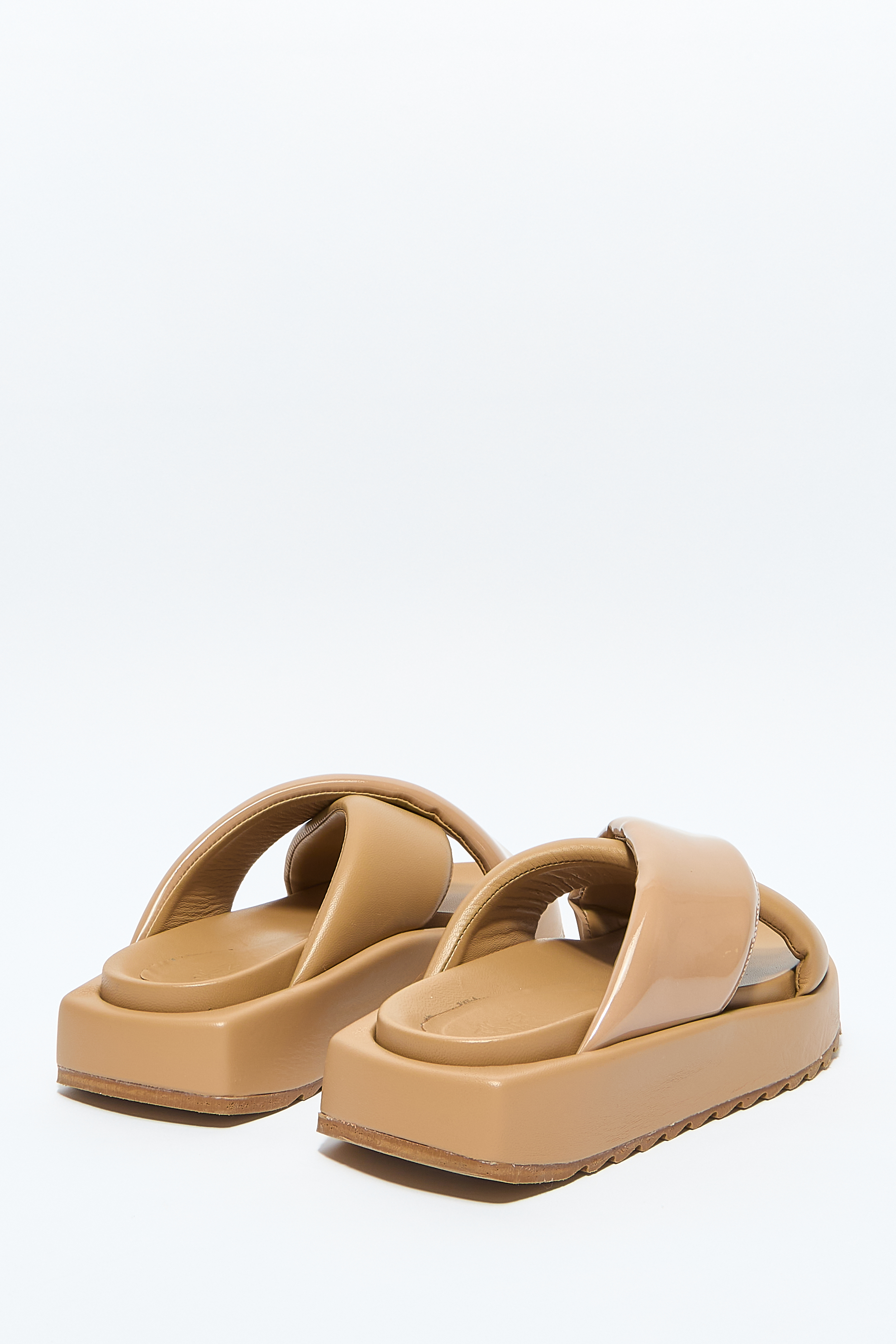 Шлепанцы С Дутыми Ремешками