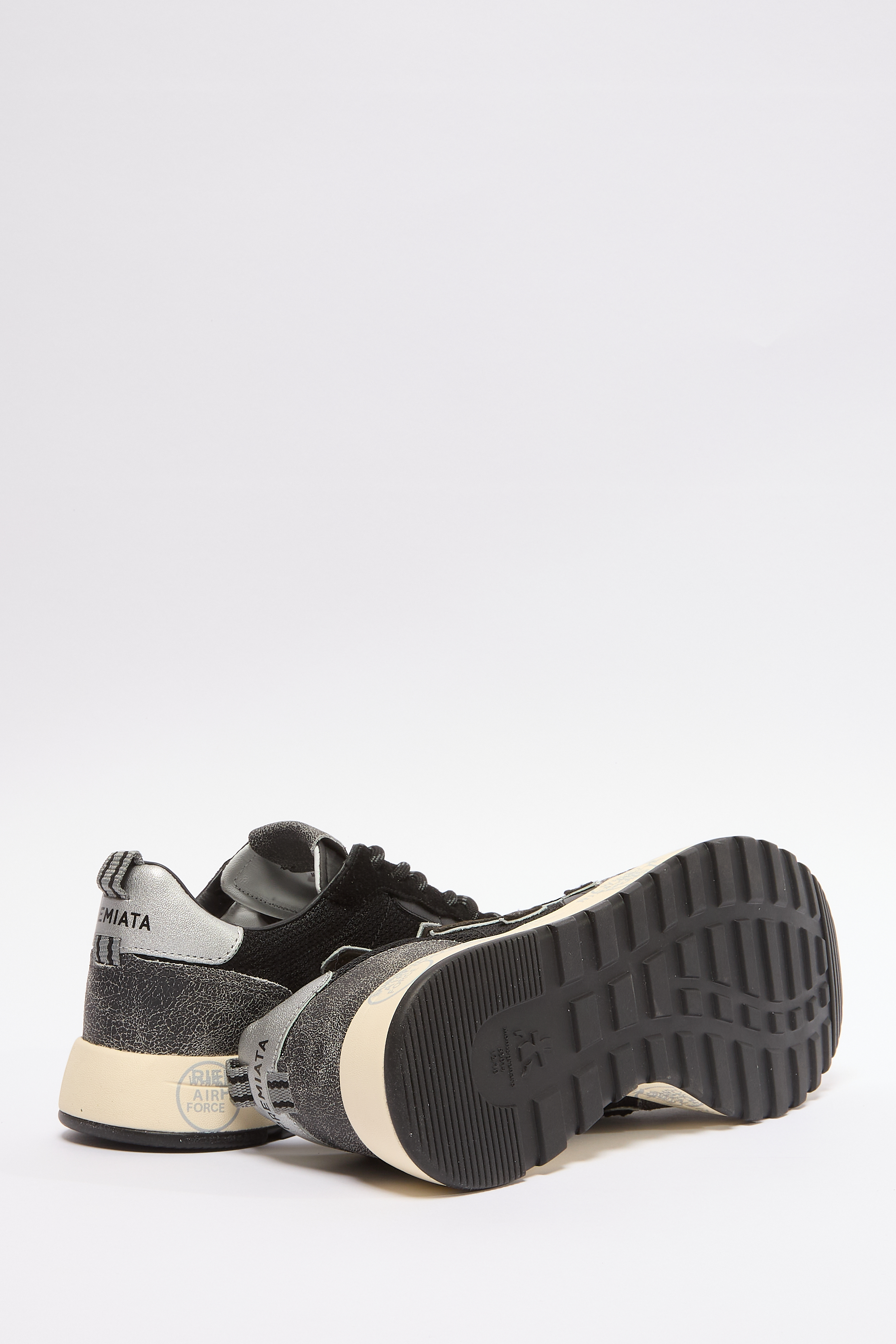 Кроссовки Nous