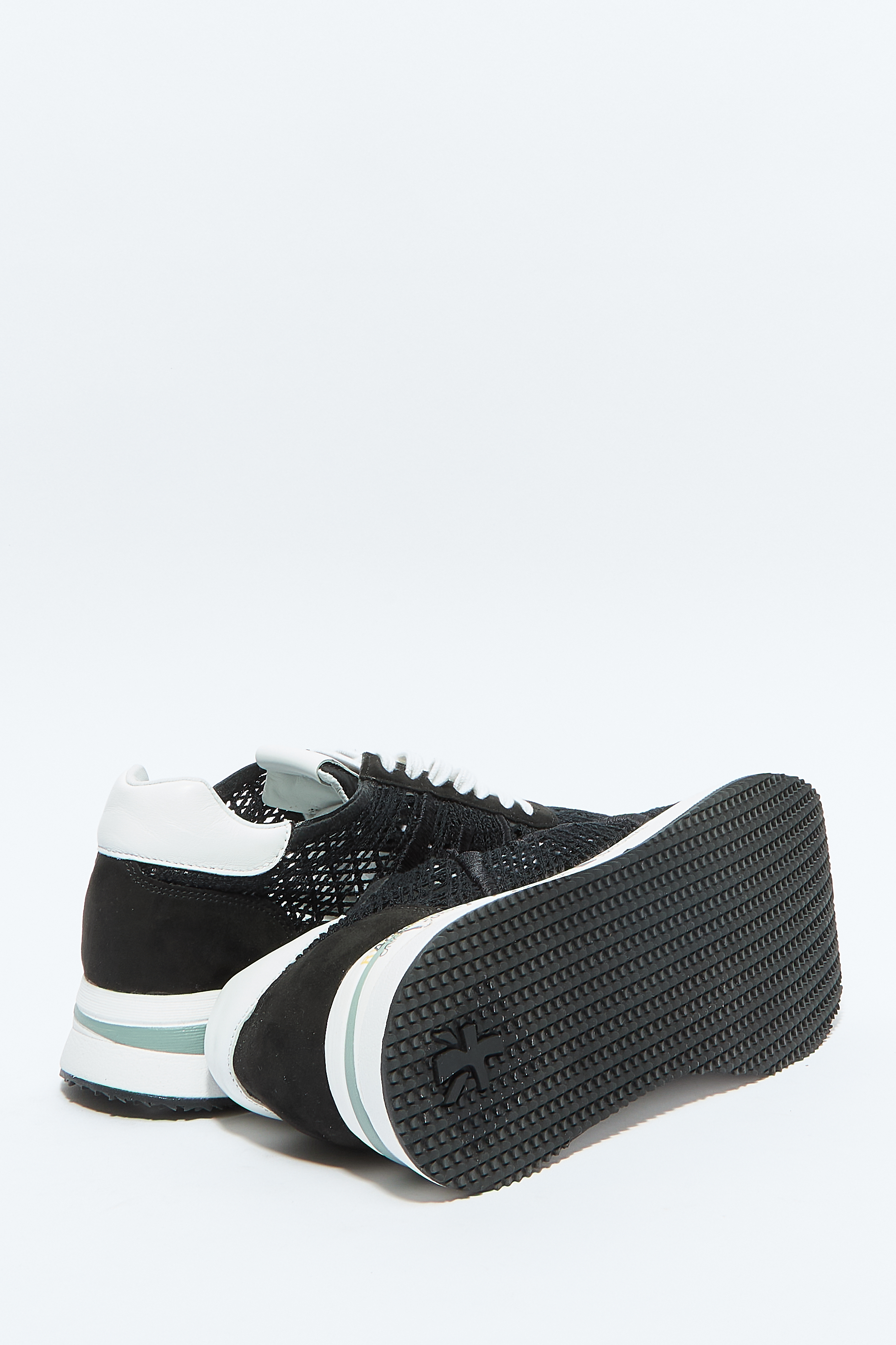 Кроссовки Conny