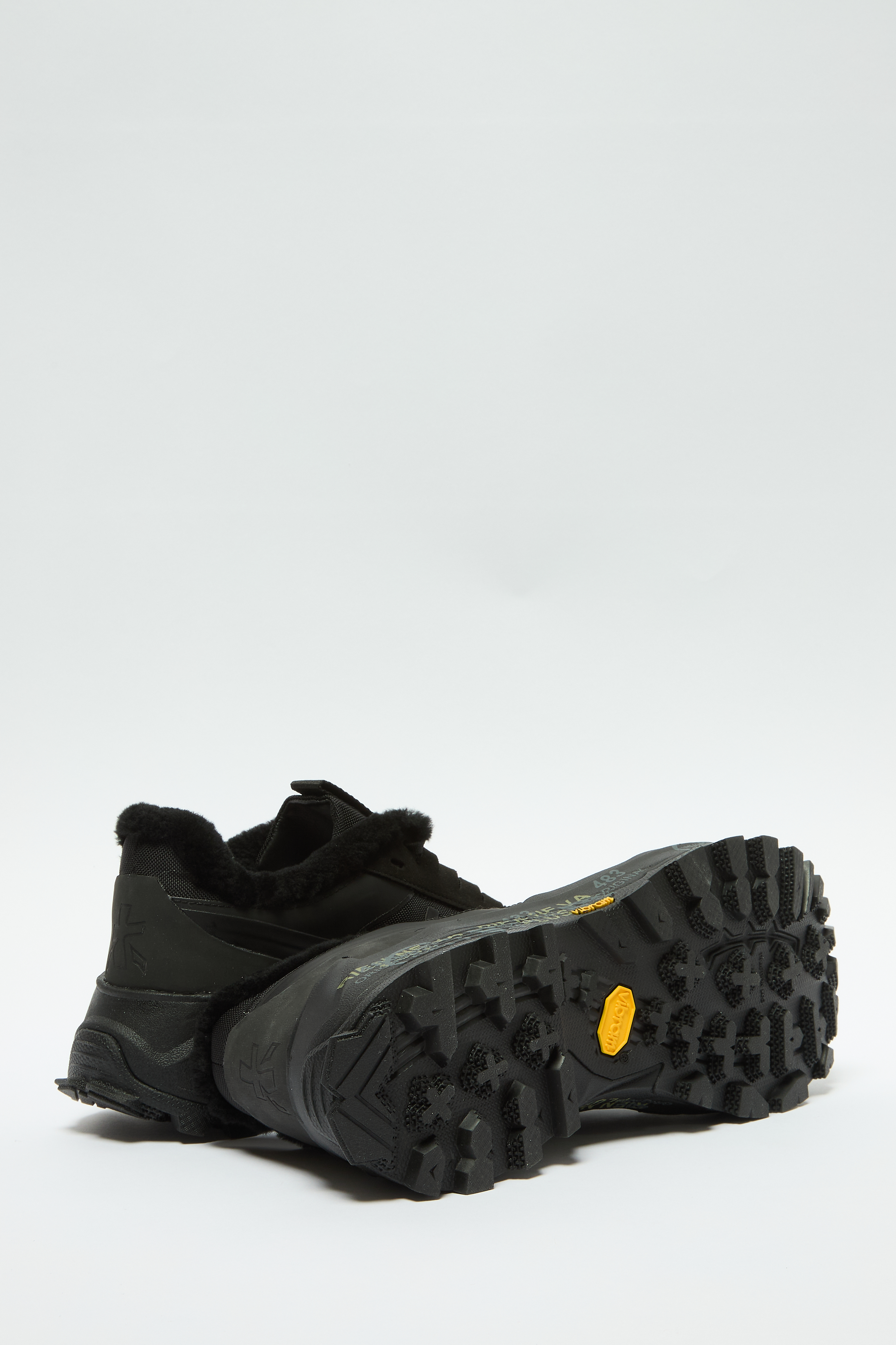 Кроссовки Devin