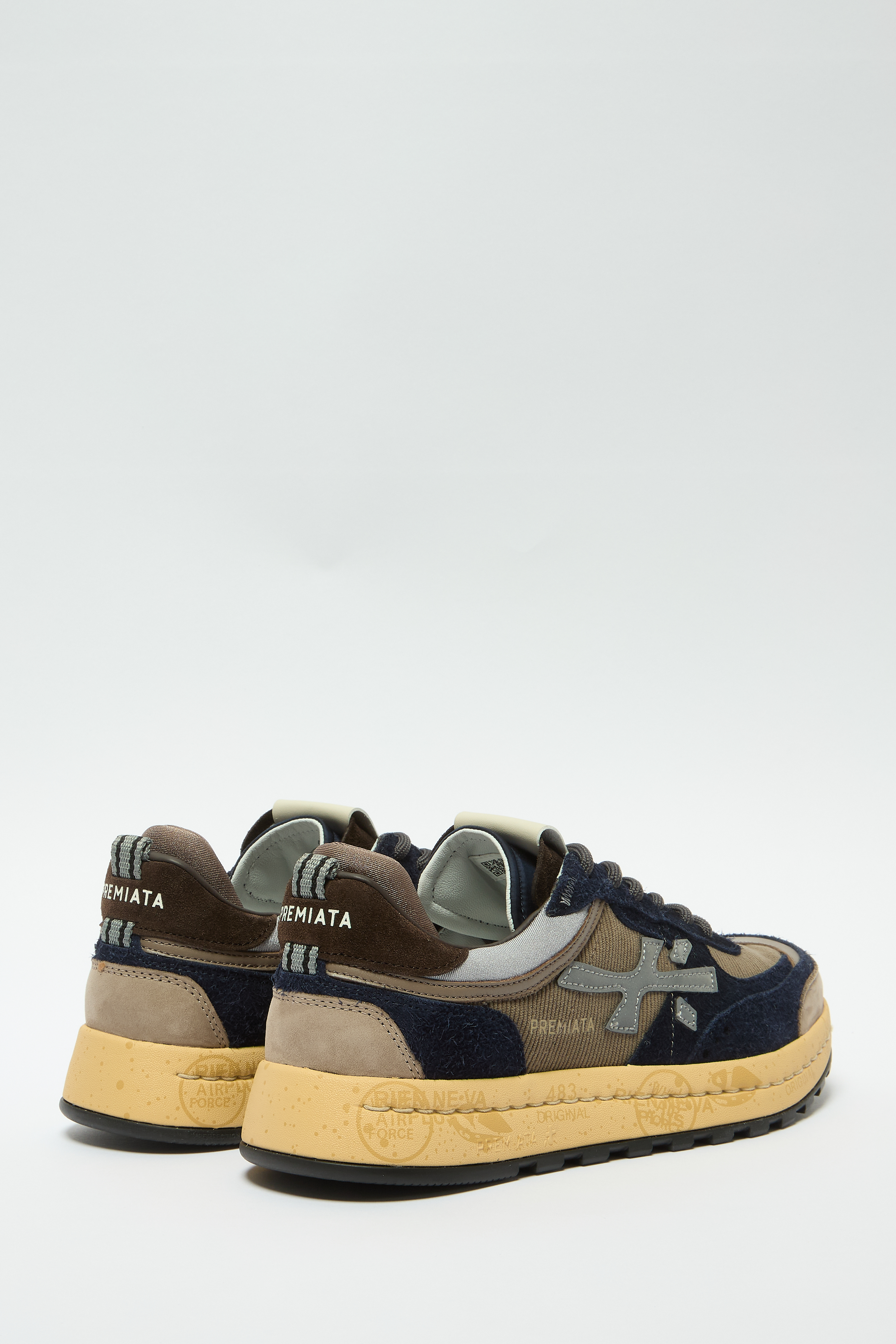 Кроссовки Nous