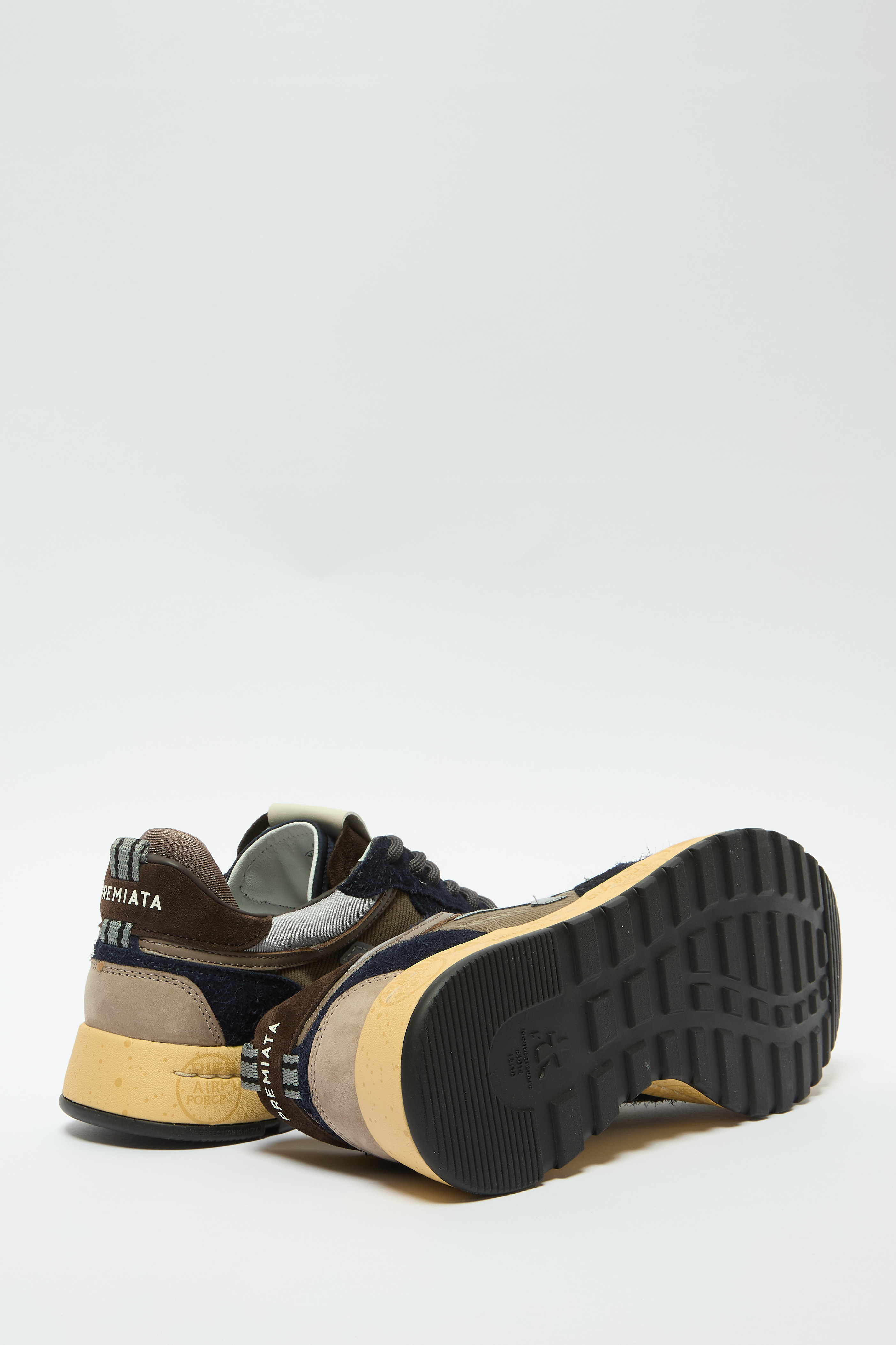 Кроссовки Nous