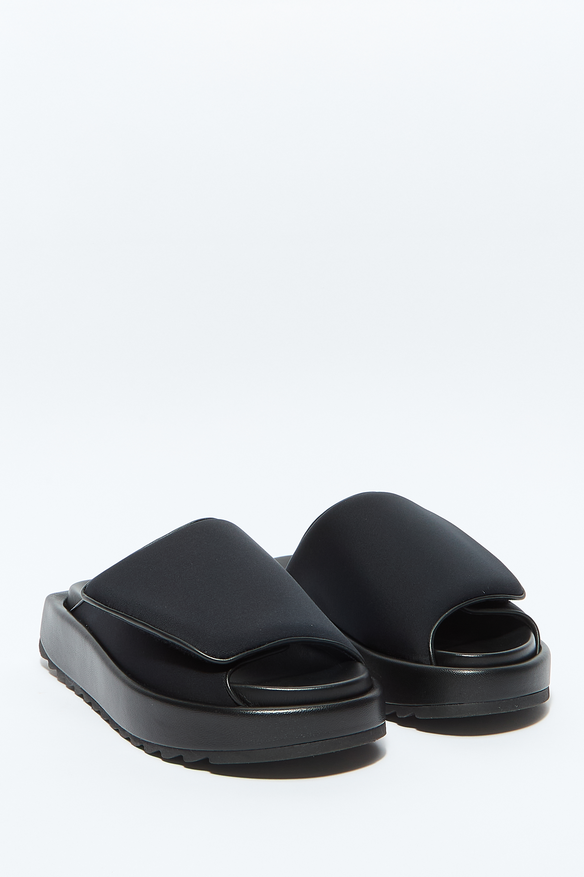 Шлепанцы С Дутыми Ремешками