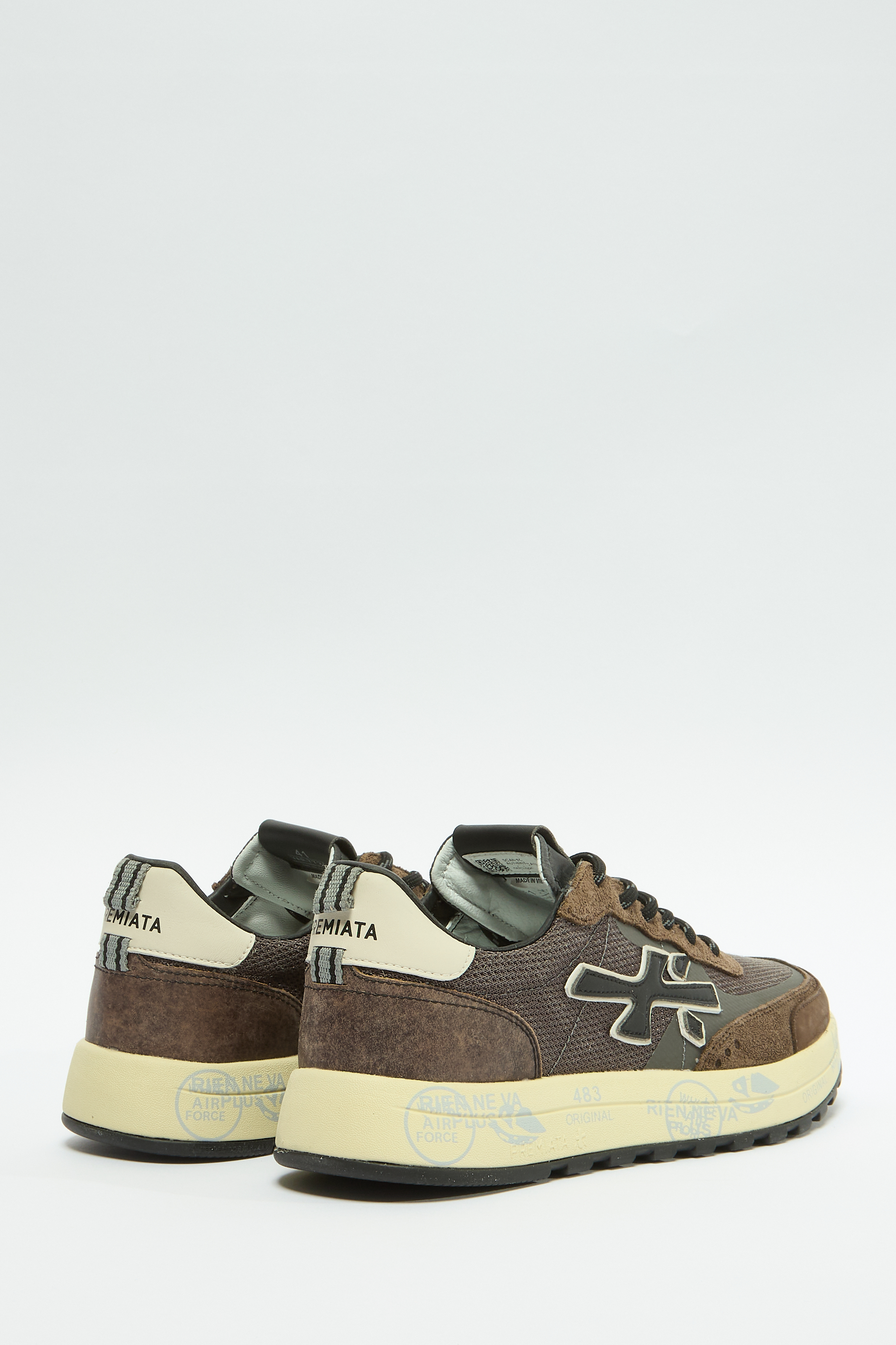 Кроссовки Nous