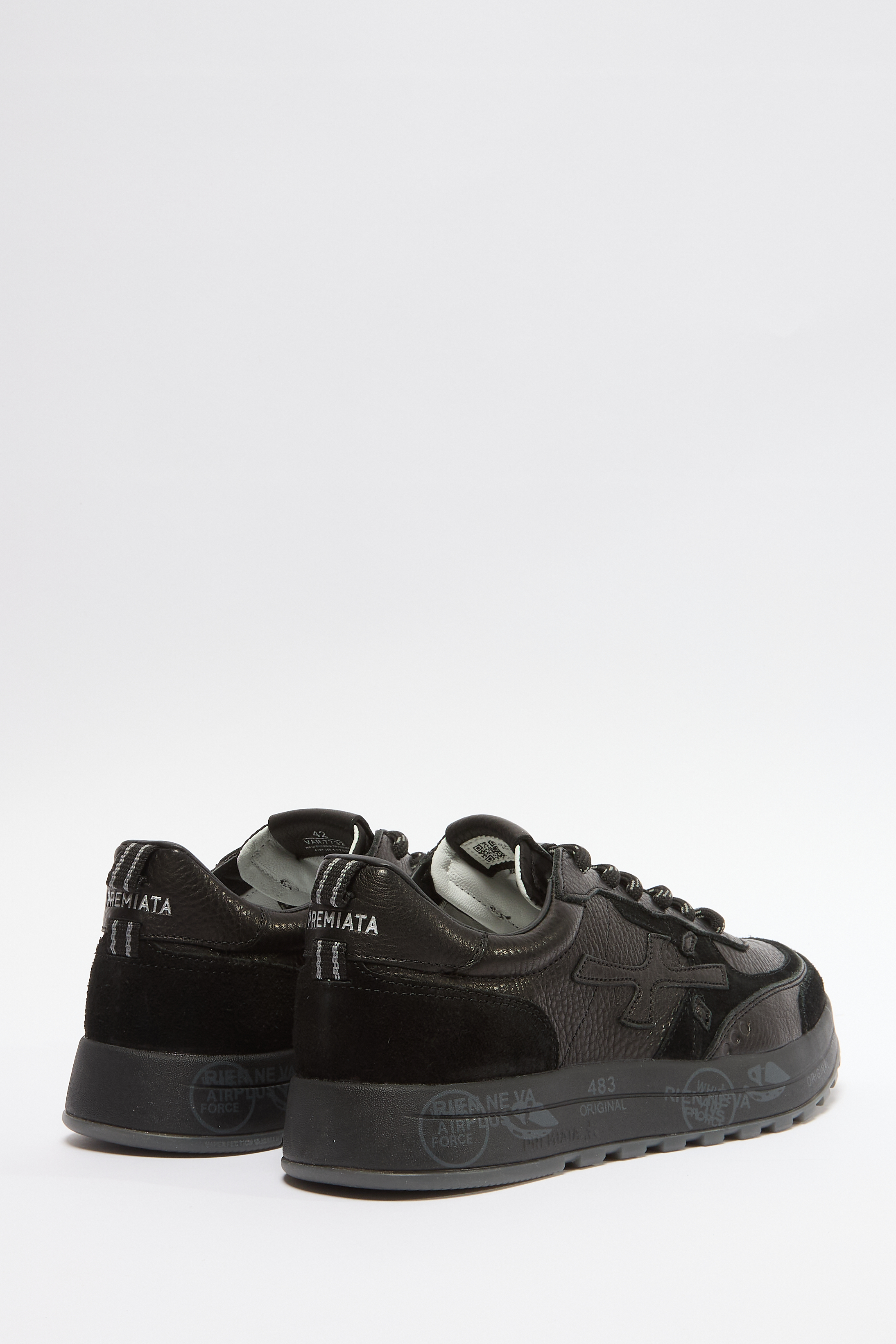 Кроссовки Nous