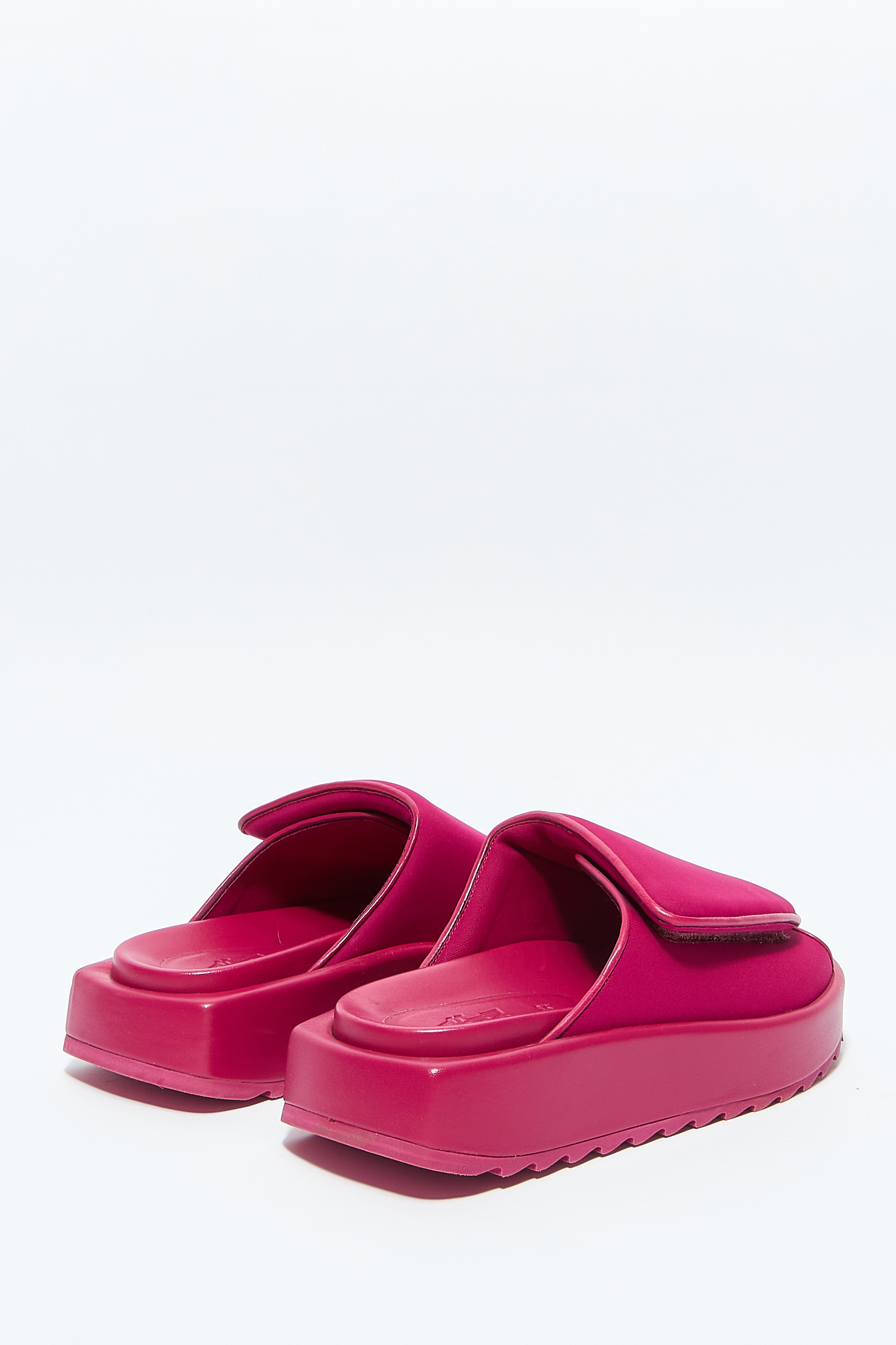 Шлепанцы С Дутыми Ремешками