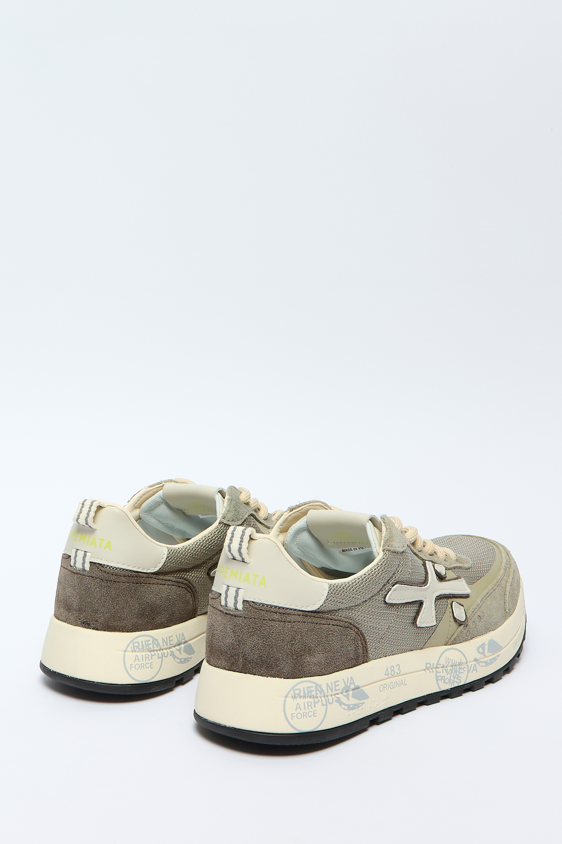 Кроссовки Nous