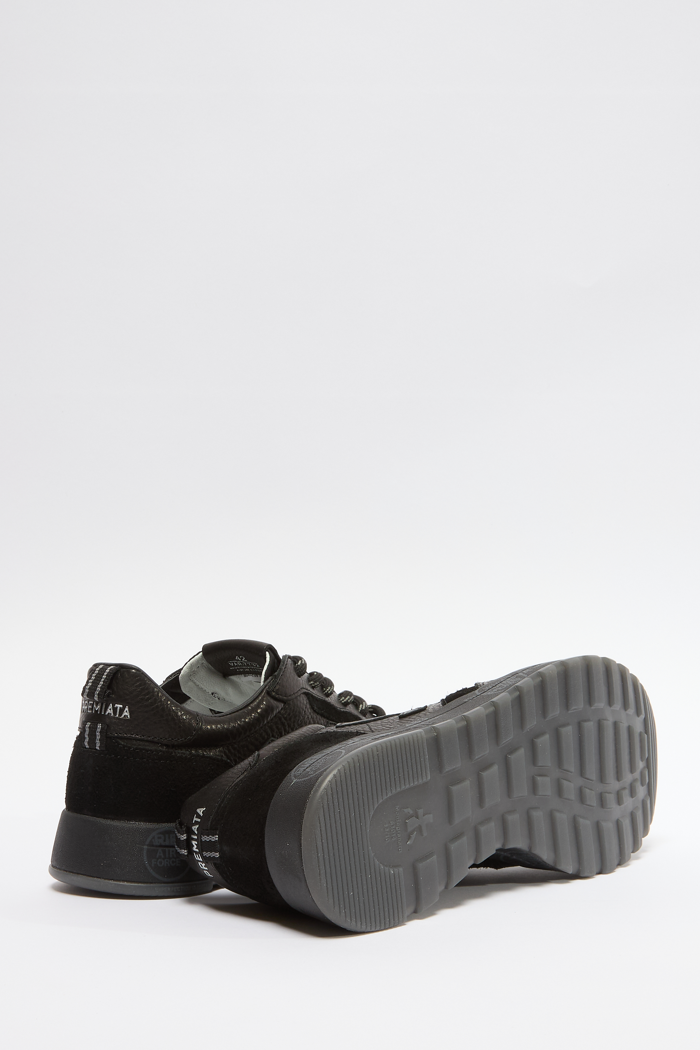 Кроссовки Nous